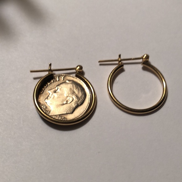 Gold hollow hoop Earrings with snap bar. - Picture 6 of 9